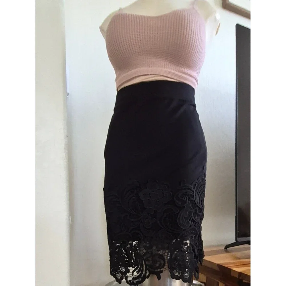 Haute Monde, Embroidery Stretchy Skirt with elastic waist band Sz S/M